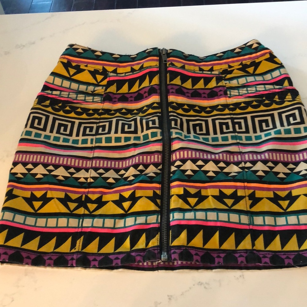 Color zipped mini